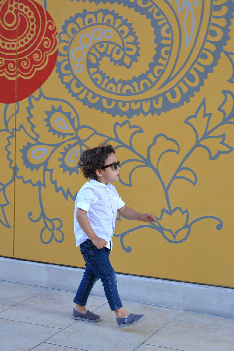 Elizabeth of Cheeky Days shares her toddler capsule wardrobe on truncationblog.com