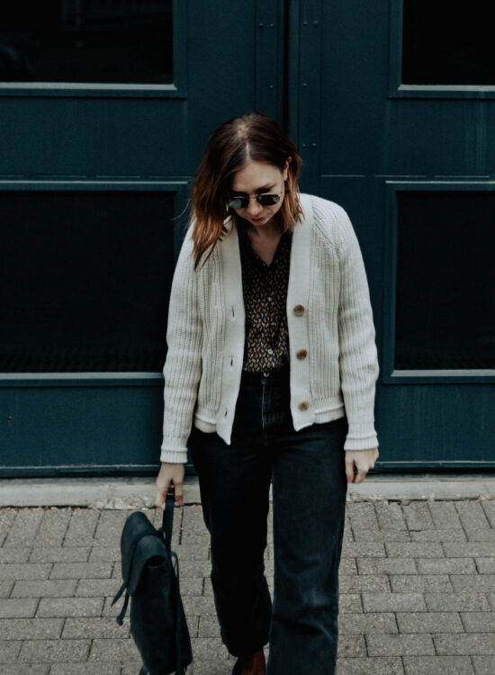 cream chunky cardigan, boxy cardigan, cropped cardigan, black vintage jeans, everlane review