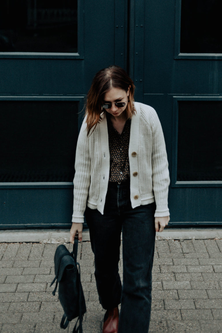 cream chunky cardigan, boxy cardigan, cropped cardigan, black vintage jeans, everlane review