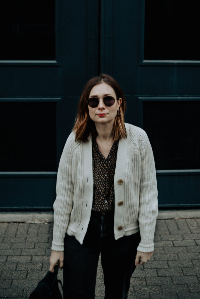 cream chunky cardigan, boxy cardigan, cropped cardigan, black vintage jeans, everlane review