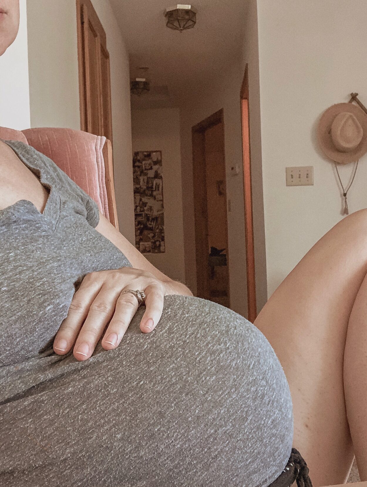 31 Week Pregnant Belly: Third Pregnancy, Pregnancy Symptoms, Maternity Tee