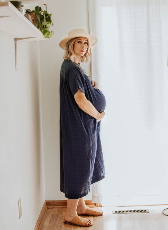 blue maxi dress, straw hat, pregnancy style