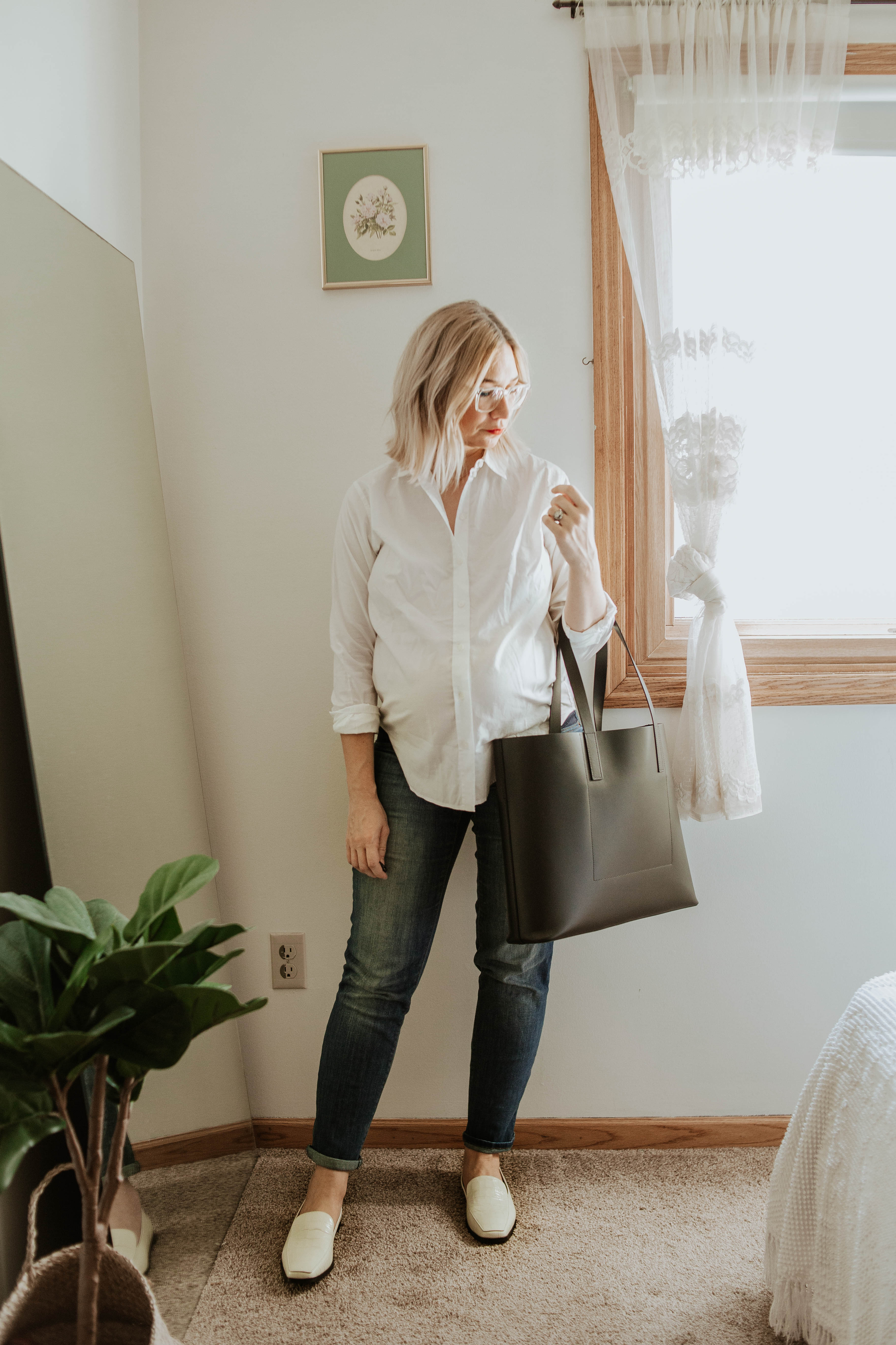 everlane relaxed silky cotton button down, maternity jeans, everlane day tote, everlane 90's loafer