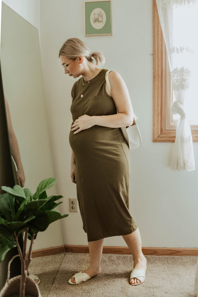 everlane tee dress, everlane day sandals, white circle bag