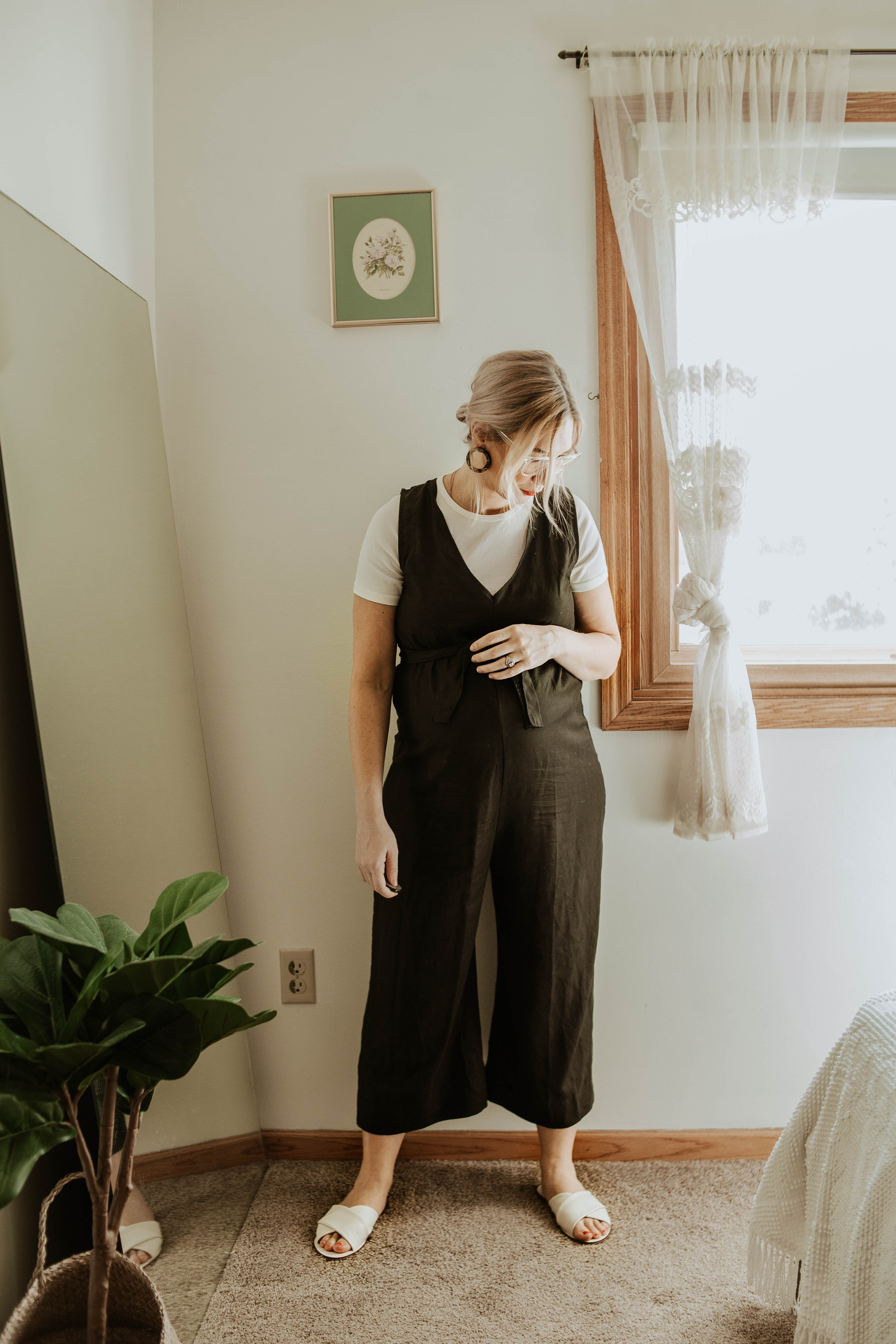 Transitional Summer to Fall Outfitshackwith basics jumpsuit, everlane microrib tee, everlane day sandals