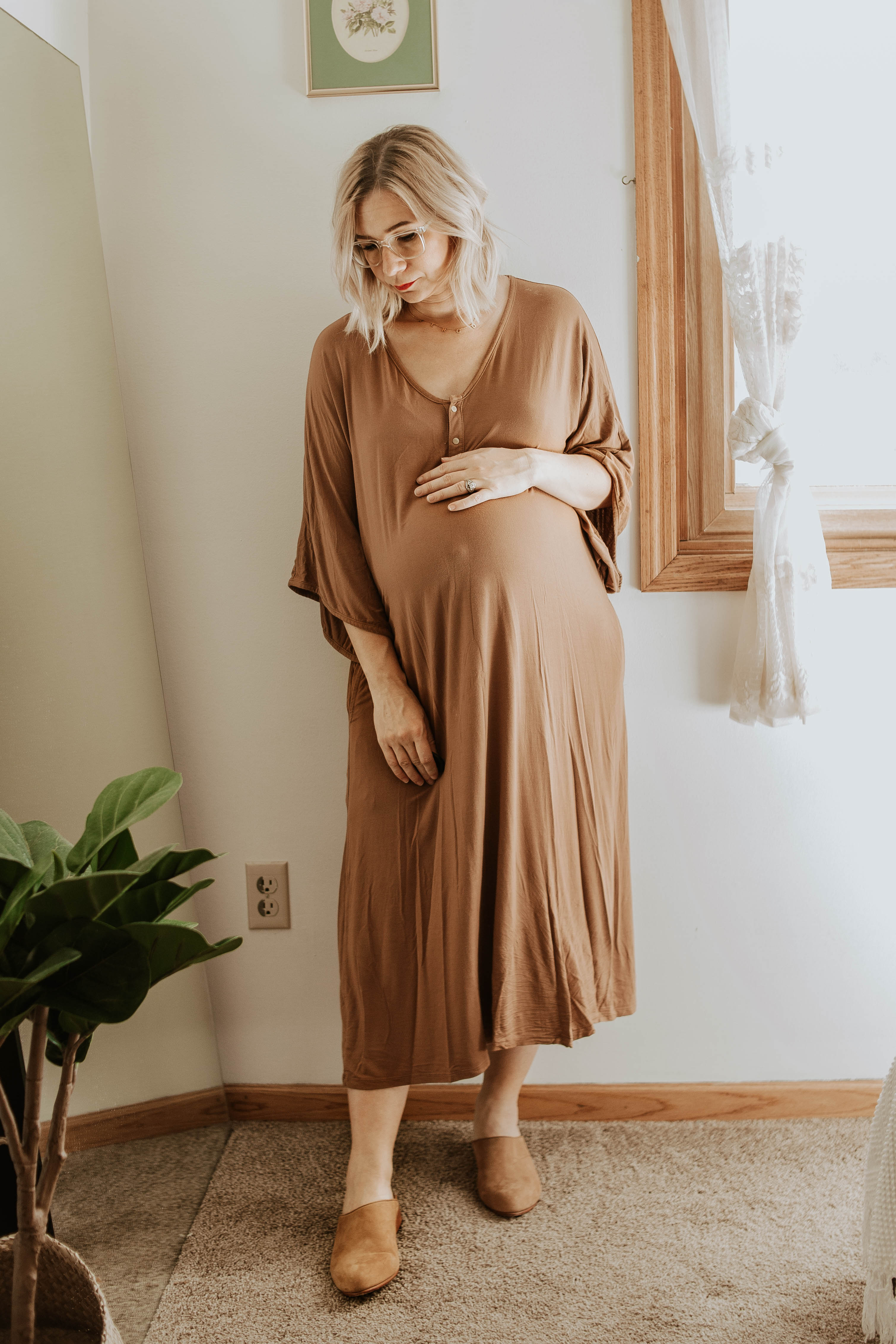 Transitional Summer to Fall Outfitsdwell & slumber dress, nisolo mules, maternity dress