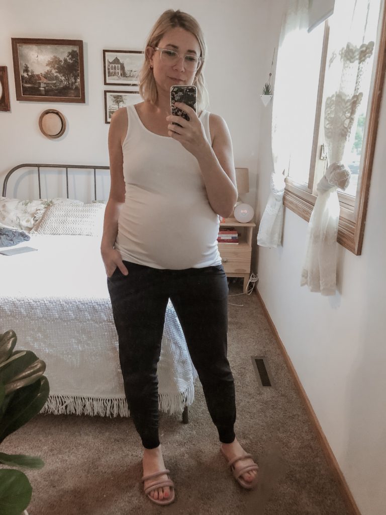 Pregnancy, Maternity Outfits, Maternity Clothes, 31 weeks pregnant, black jogger pants, maternity clothes