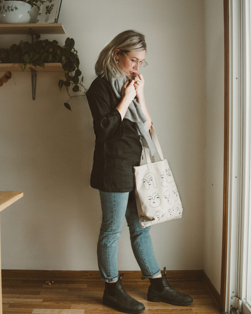 Blundstones Mini Review: A Week of Styling Ideas, black linen tunic, levis