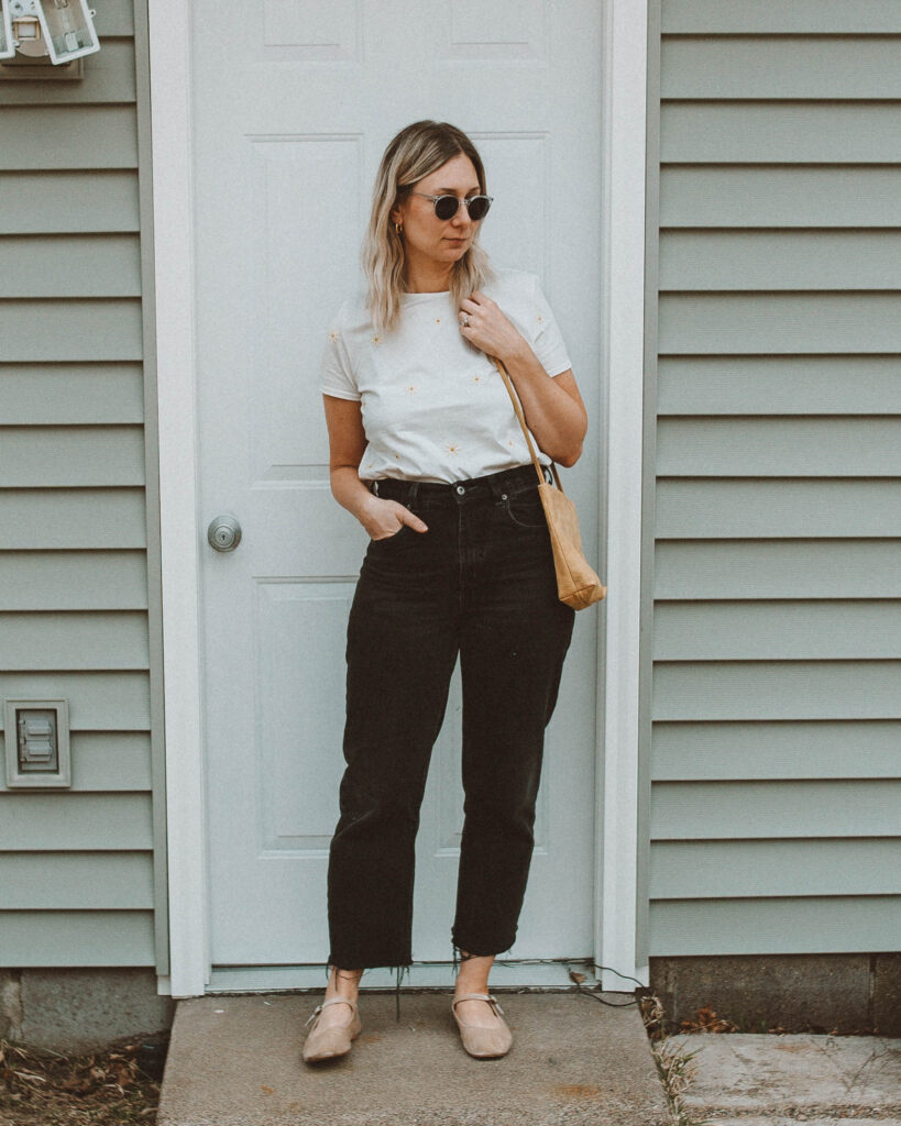 So here's what I actually wore this week, vintage levis, mary jane flats, sezane, daisy tee, embroidered tee, baggu bag