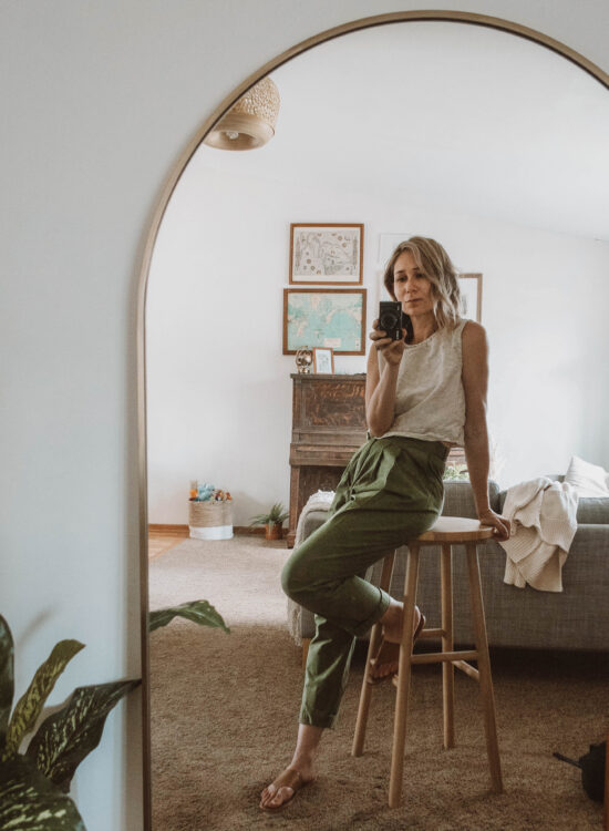 what I wore this week, esby pleated pants, elizabeth suzann petra crop tank, everlane leather thong sandal