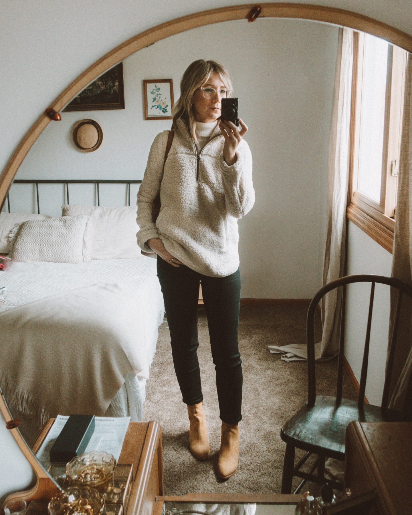 neutral outfits, what i wore this week, abercrombie & fitch sherpa pullover sweatshirt, brown suede booties