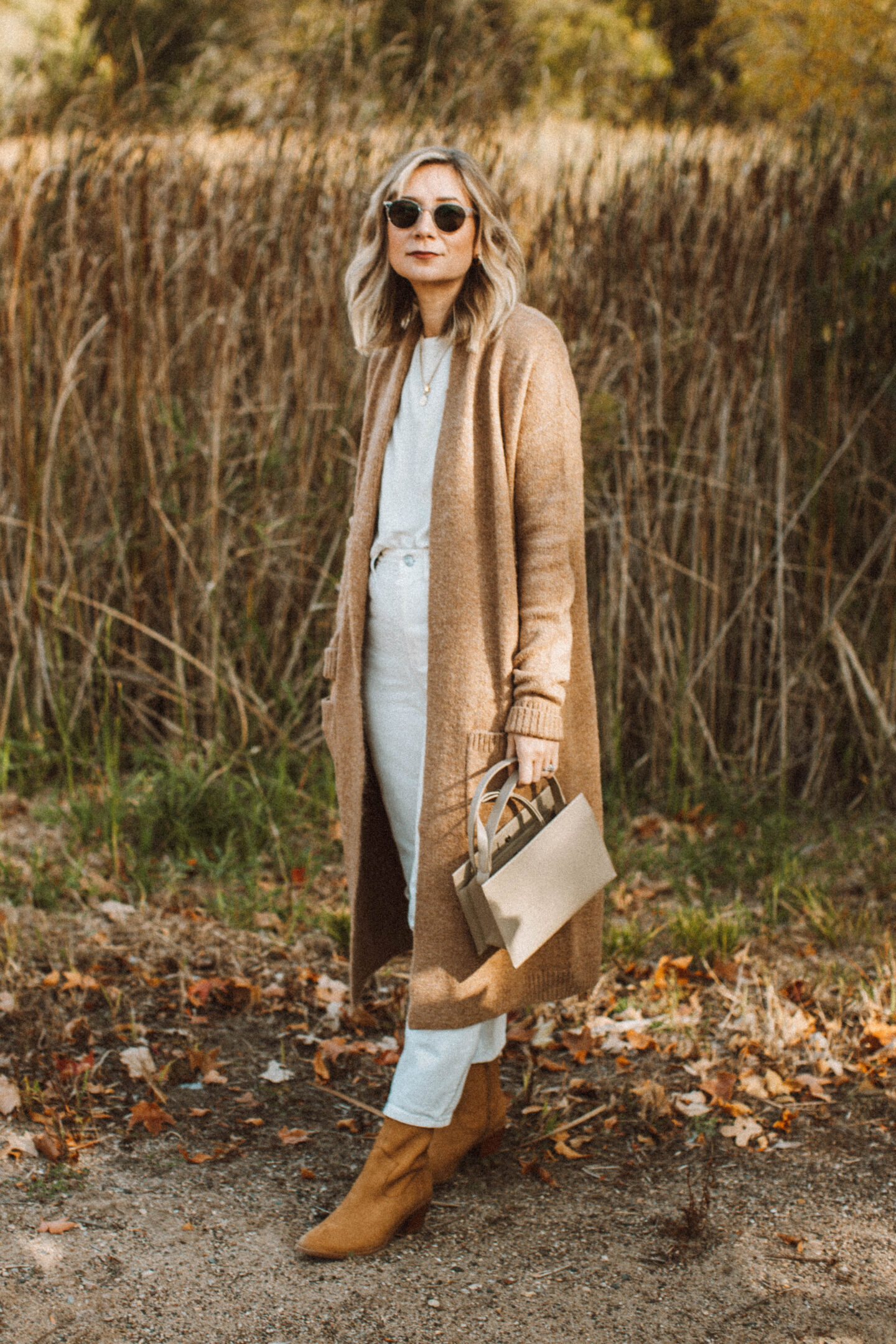 How to Style White Jeans for Fall, everlane glove boot reknit, camel maxi cardigan