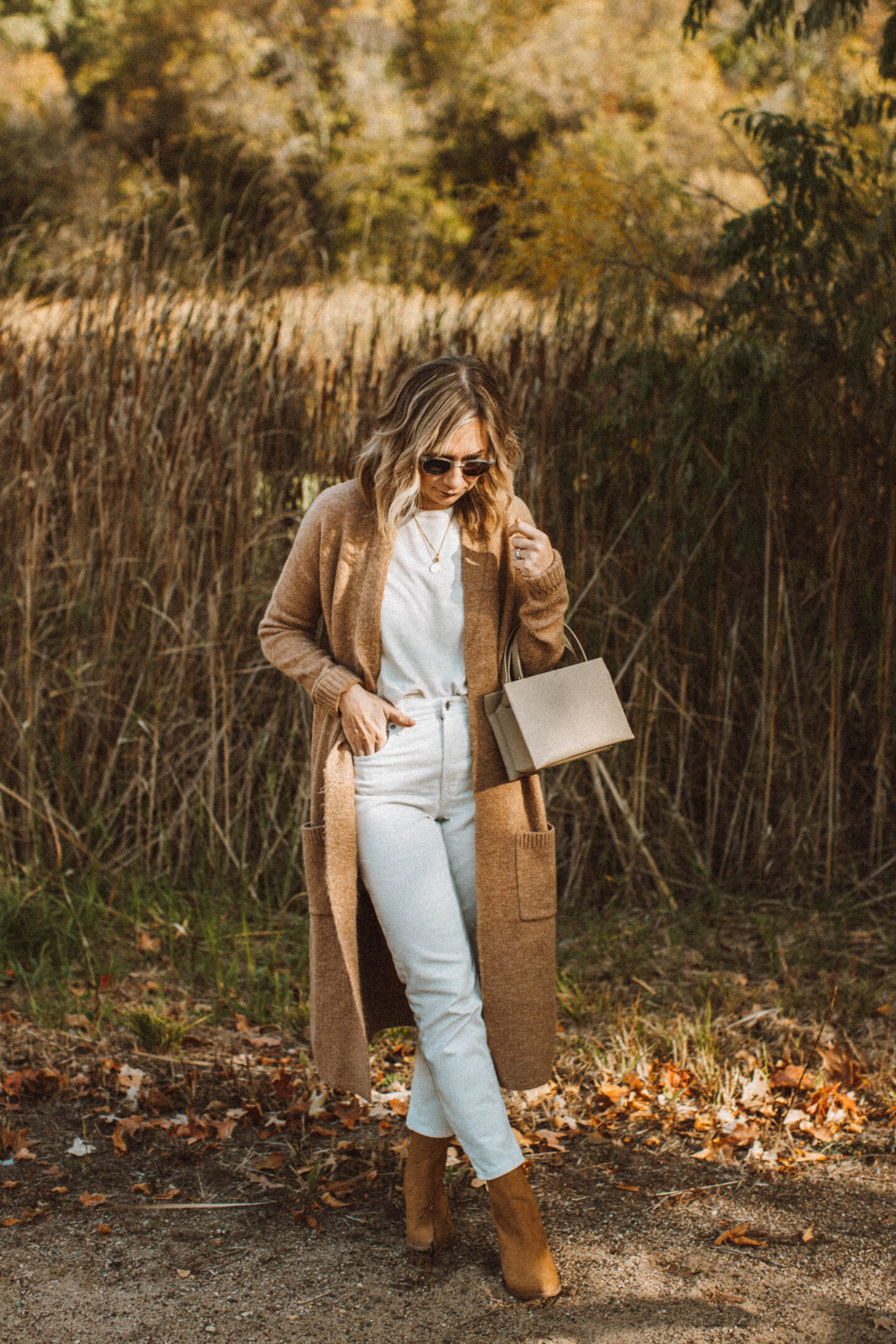 How to Style White Jeans for Fall, everlane glove boot reknit, camel maxi cardigan