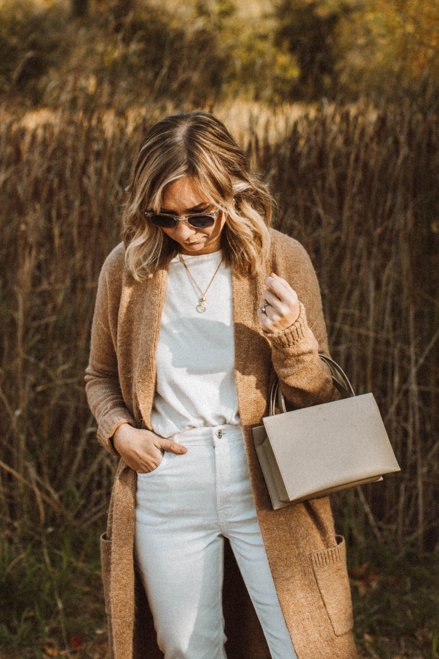 How to Style White Jeans for Fall, everlane glove boot reknit, camel maxi cardigan