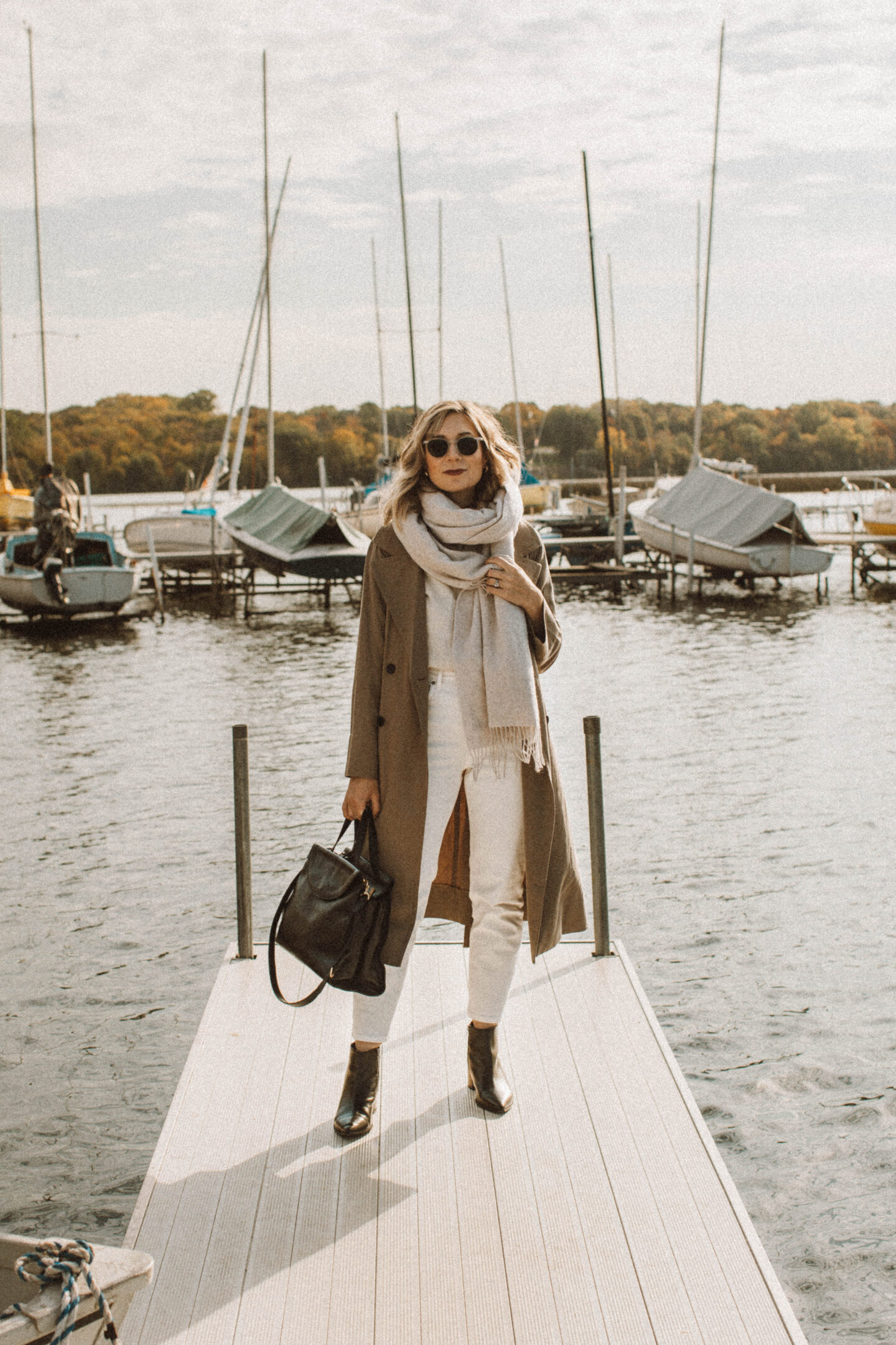 How to Style White Jeans for Fall, everlane boss boot, everlane trench coat, oversized wool scarf