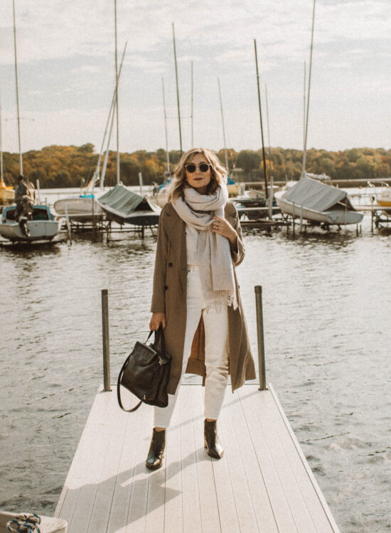 How to Style White Jeans for Fall, everlane boss boot, everlane trench coat, oversized wool scarf