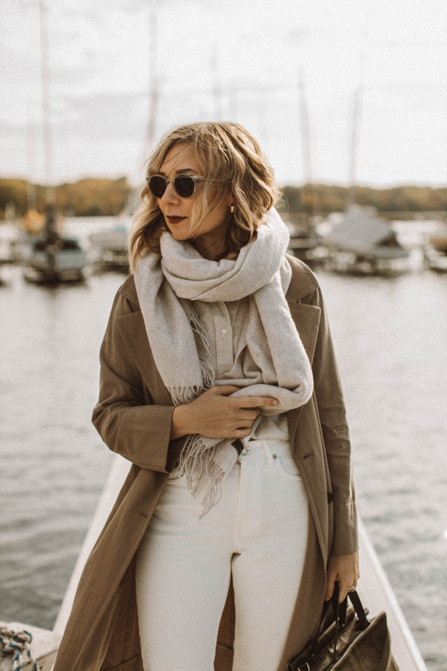 How to Style White Jeans for Fall, everlane boss boot, everlane trench coat, oversized wool scarf