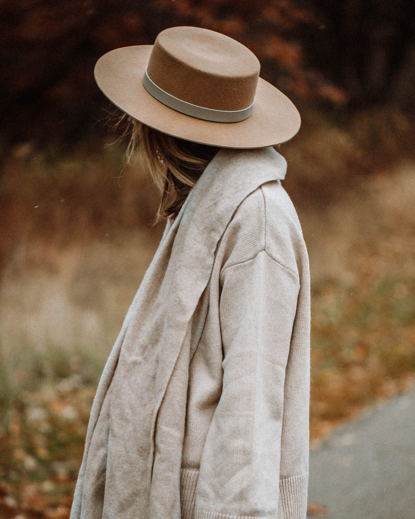 3 Cozy Outfits for Thanksgiving. Karin Emily Style - Beige Wool Scarf, Turtleneck Oversized Sweater, Mid Wash Skinny Jeans, Taupe Bag, Gigi Pip Boater Hat, Brown Lace Up Boots