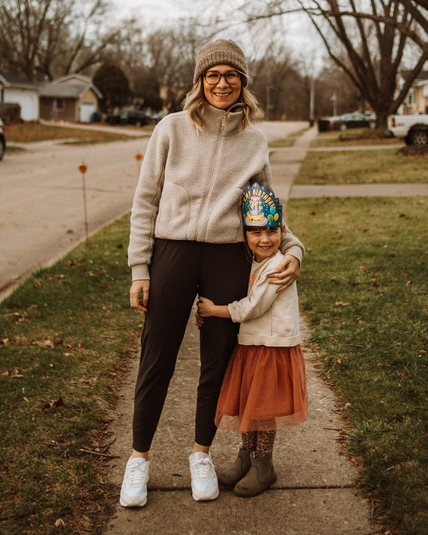 What I Wore in a Week, Everlane renew fleece, old navy legging joggers, reebok classic sneakers, myssifarmi hat