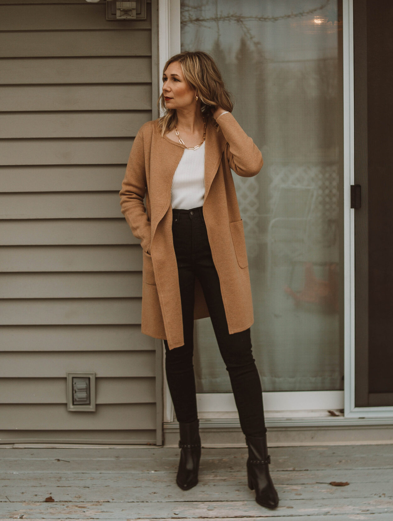 At Home Christmas Outfit Ideas – Cozy and Chic!