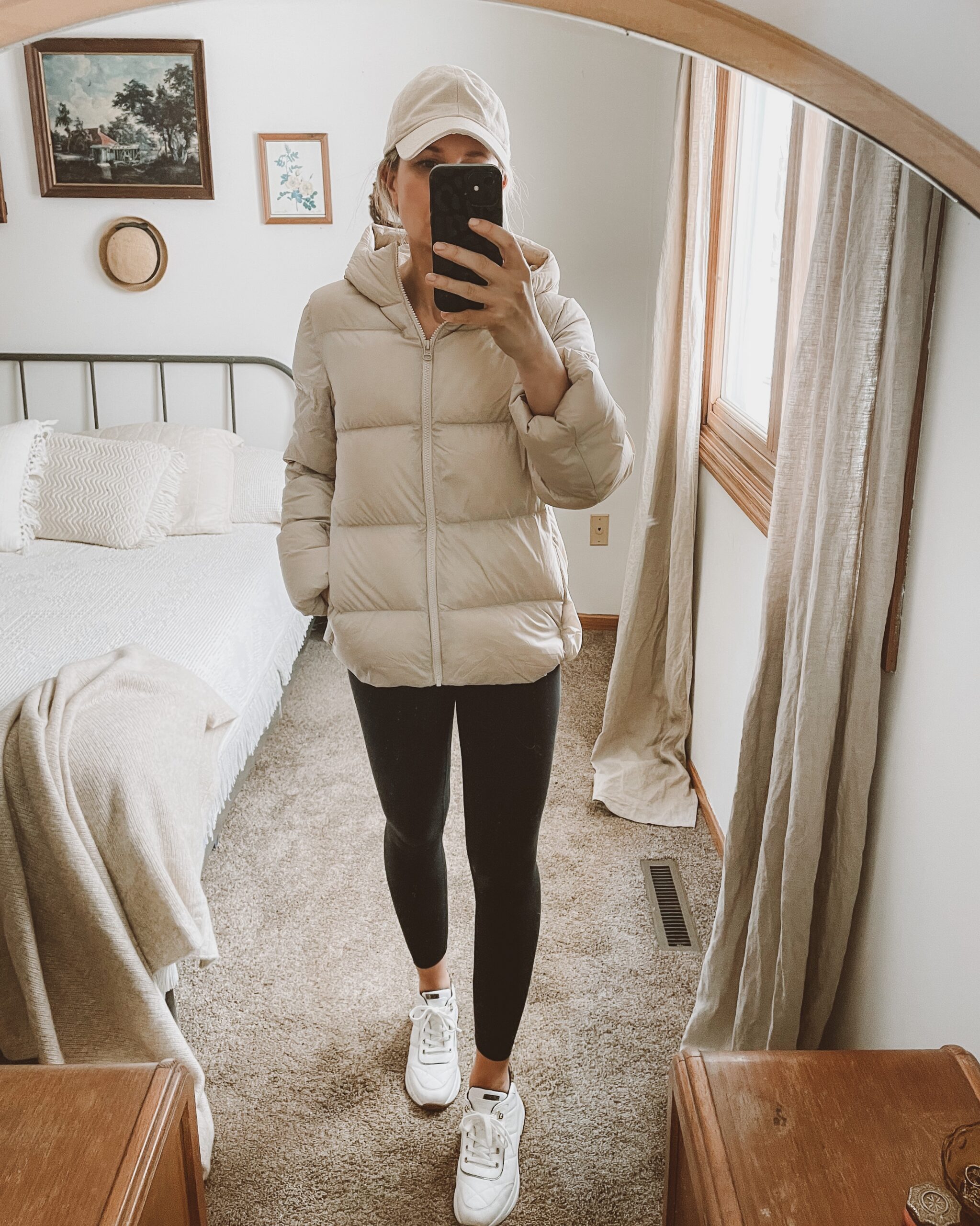 Soft, Comfy Athleisure Outfits that are Perfect for a Stay at Home ...