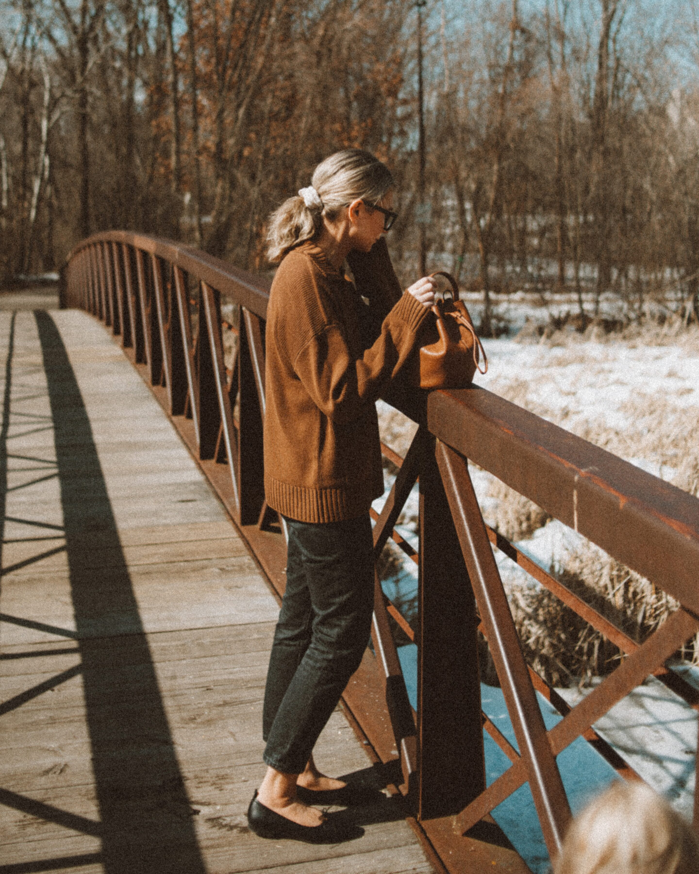 camel sweater, washed black jeans, black ballet flats, small cognac bag, everlane mariner sweater