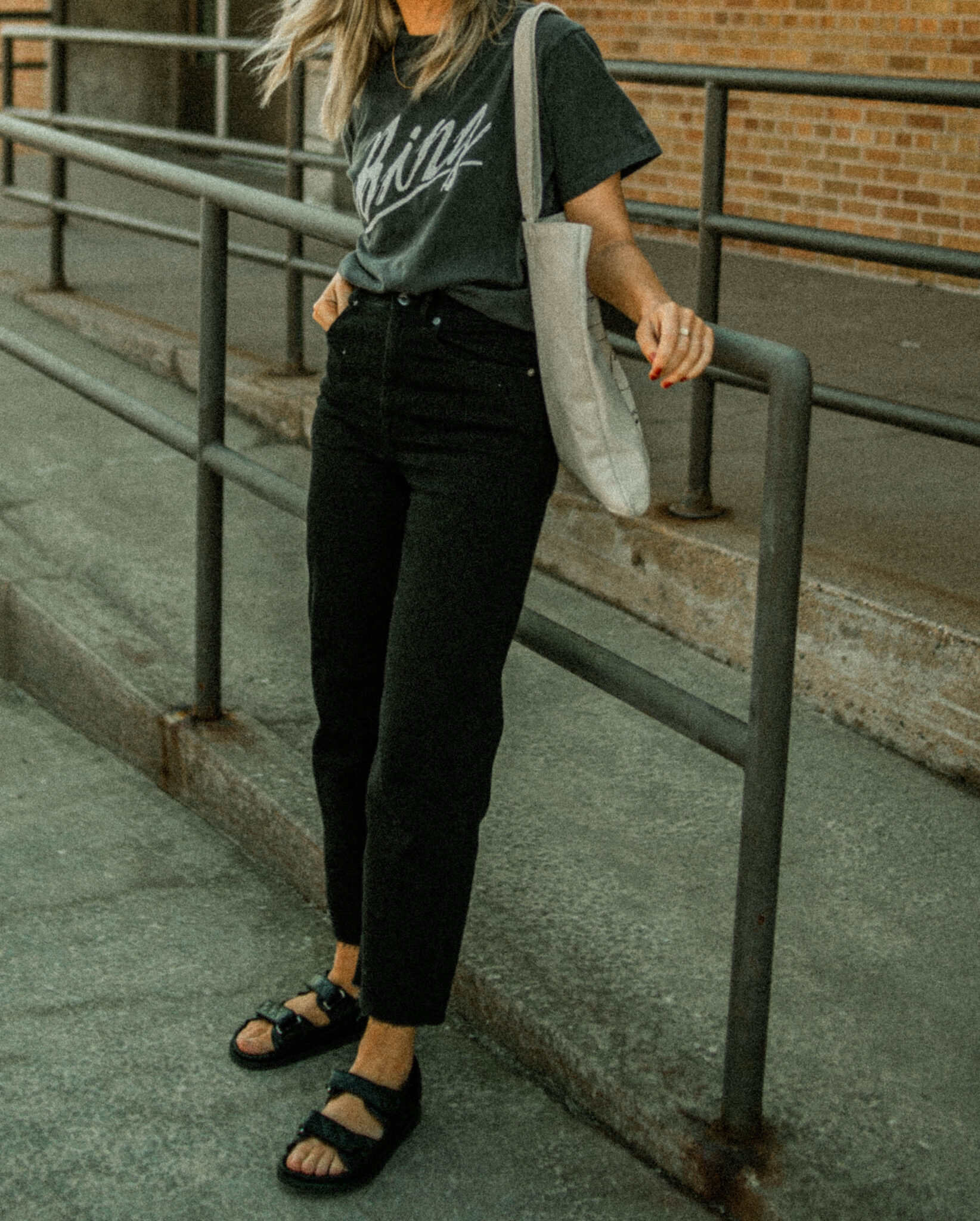 t shirt jeans and sandals