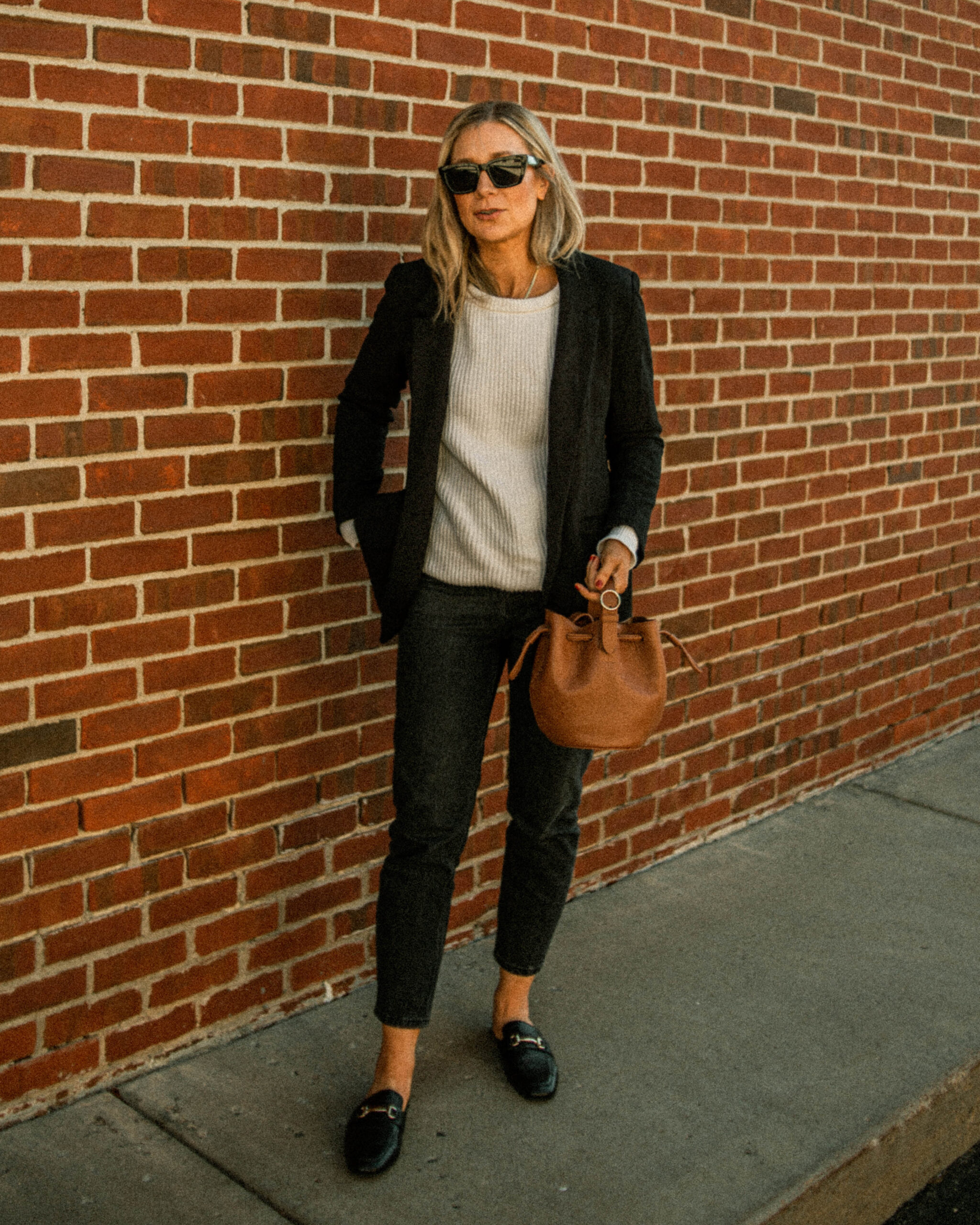 mom jeans, how to style mom jeans, how to wear mom jeans