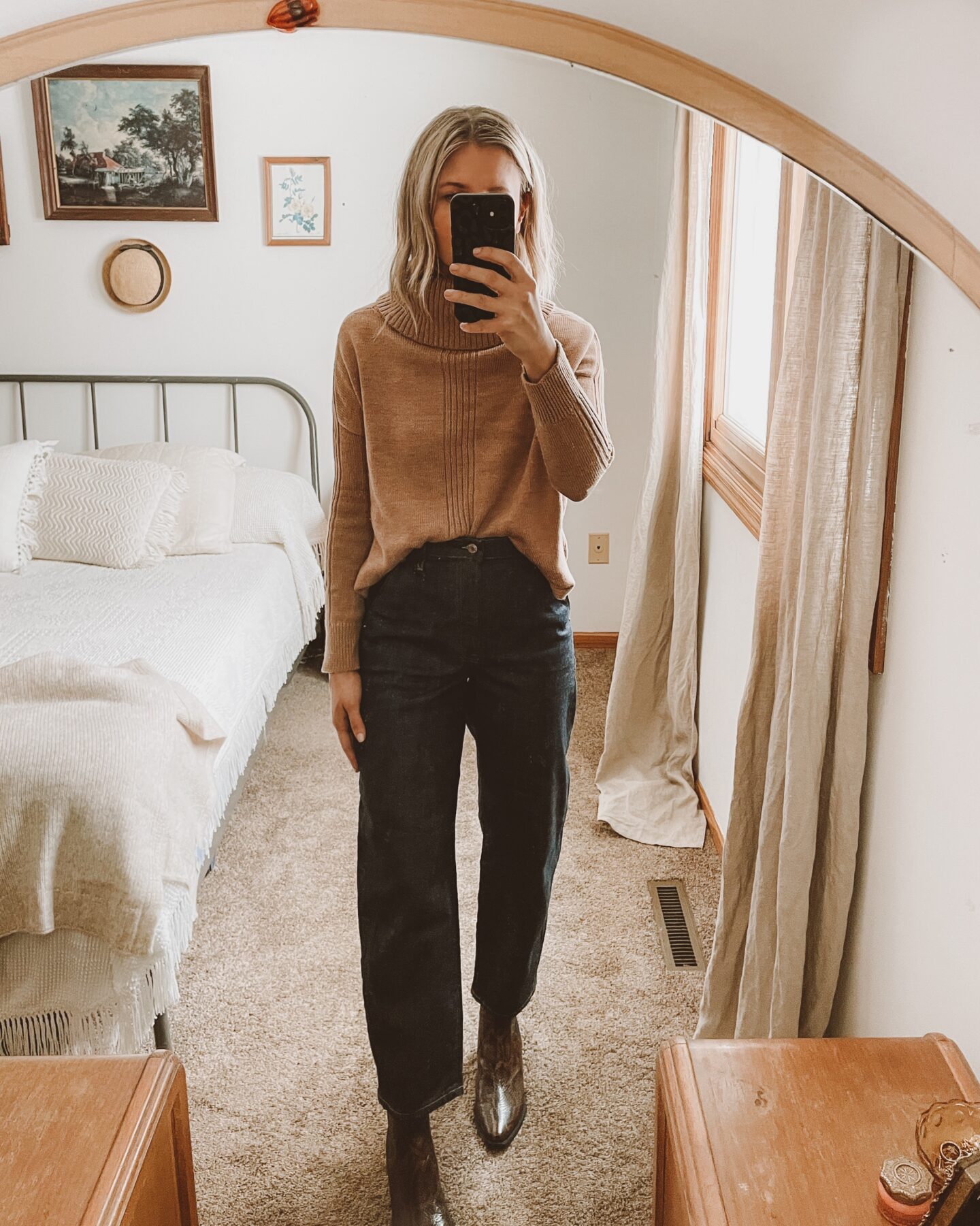 arc jeans everlane, date night outfits, balloon jeans, snake print boots