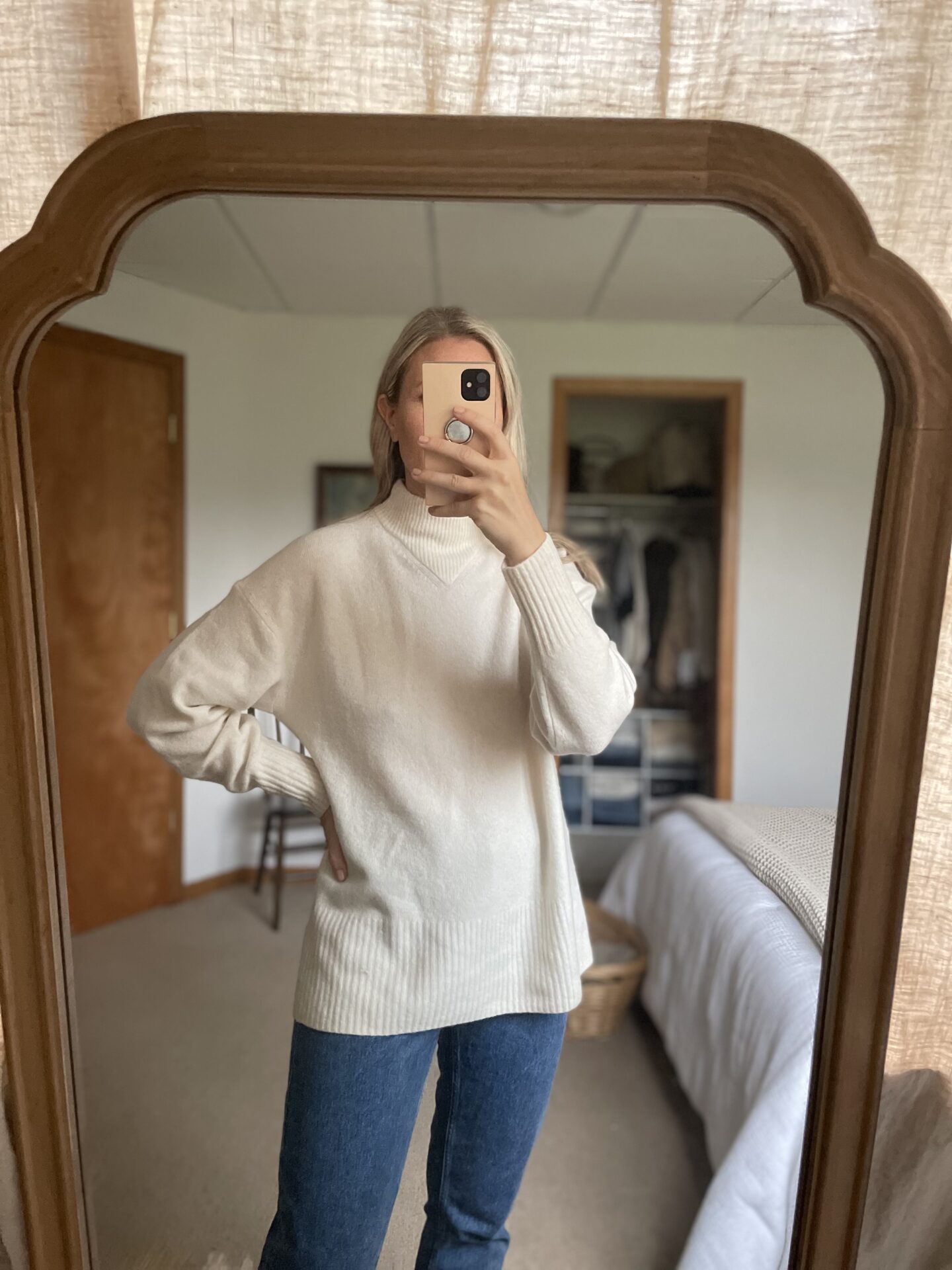 Karin Emily wears an oversized ivory sweater, the everlane 90's cheeky jeans
