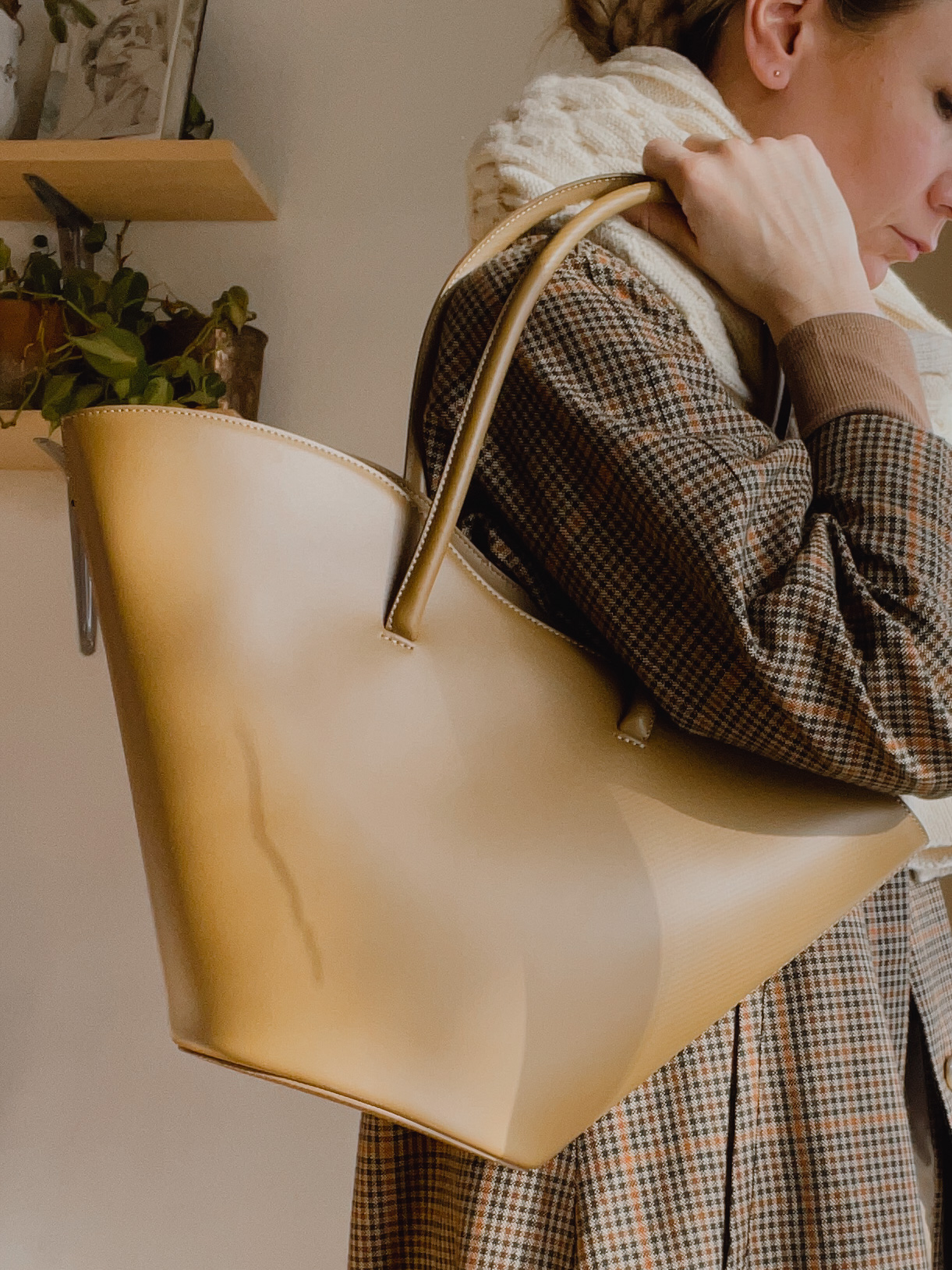 Karin Emily wears a toteme trench coat, little liffner tulip tote, cableknit scarf