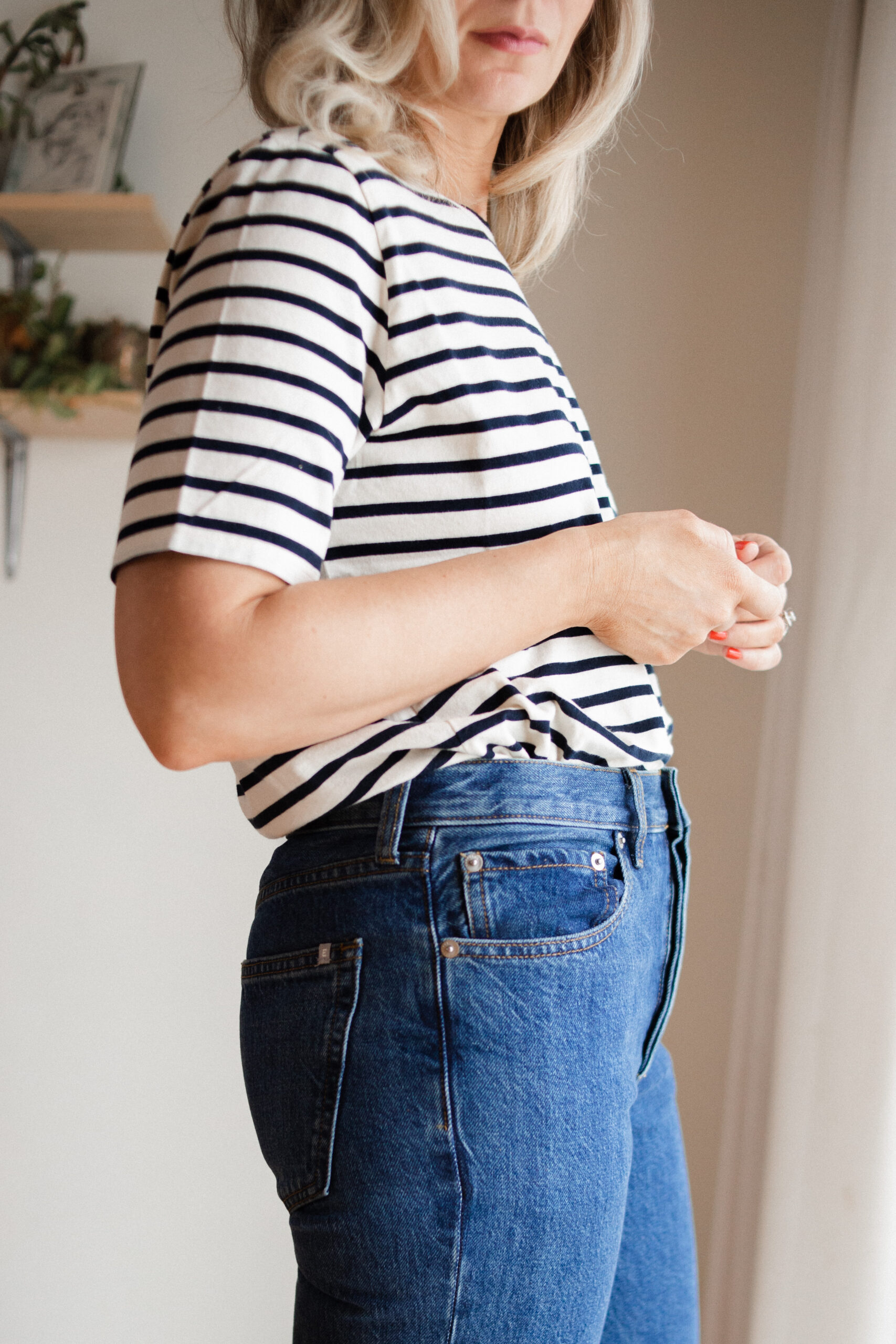Karin Emily wears the Everlane everyone vintage jeans and a black and white tee