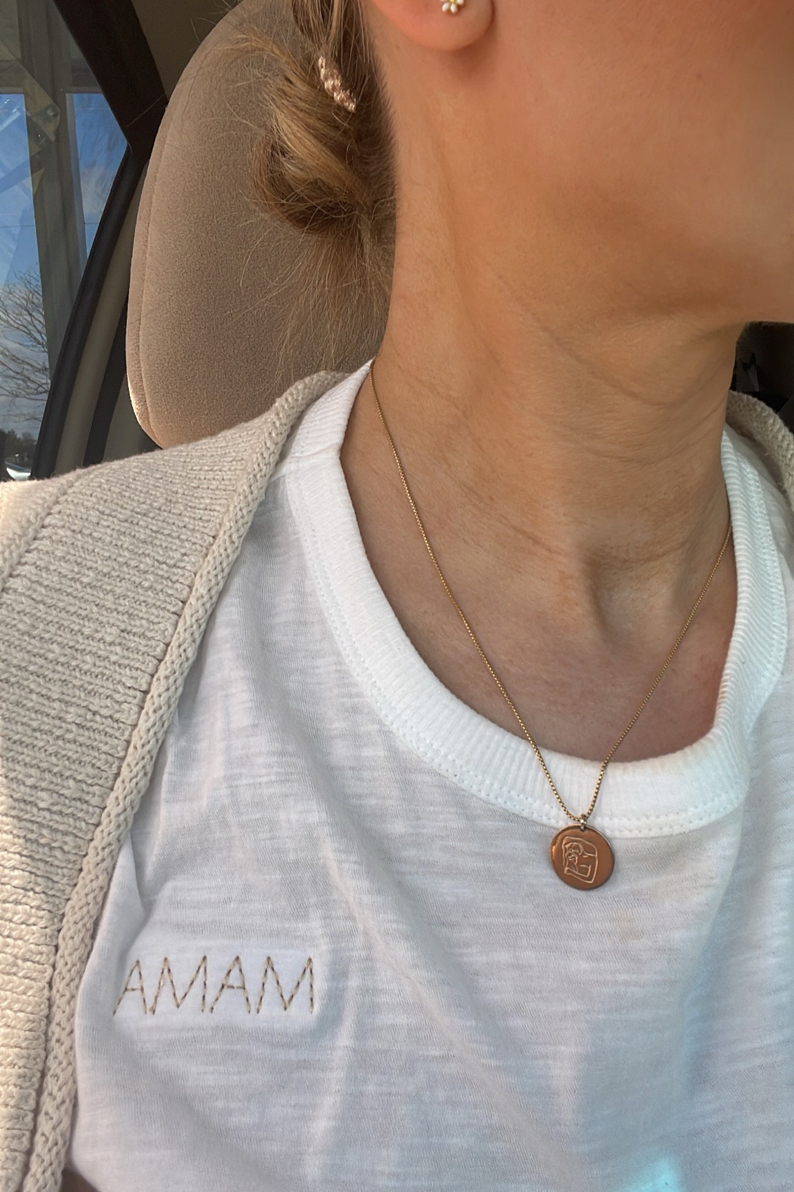 Karin Emily shares a mama tee from Madewell and a motherhood necklace from GLDN for her Mother's Day Gift Guide