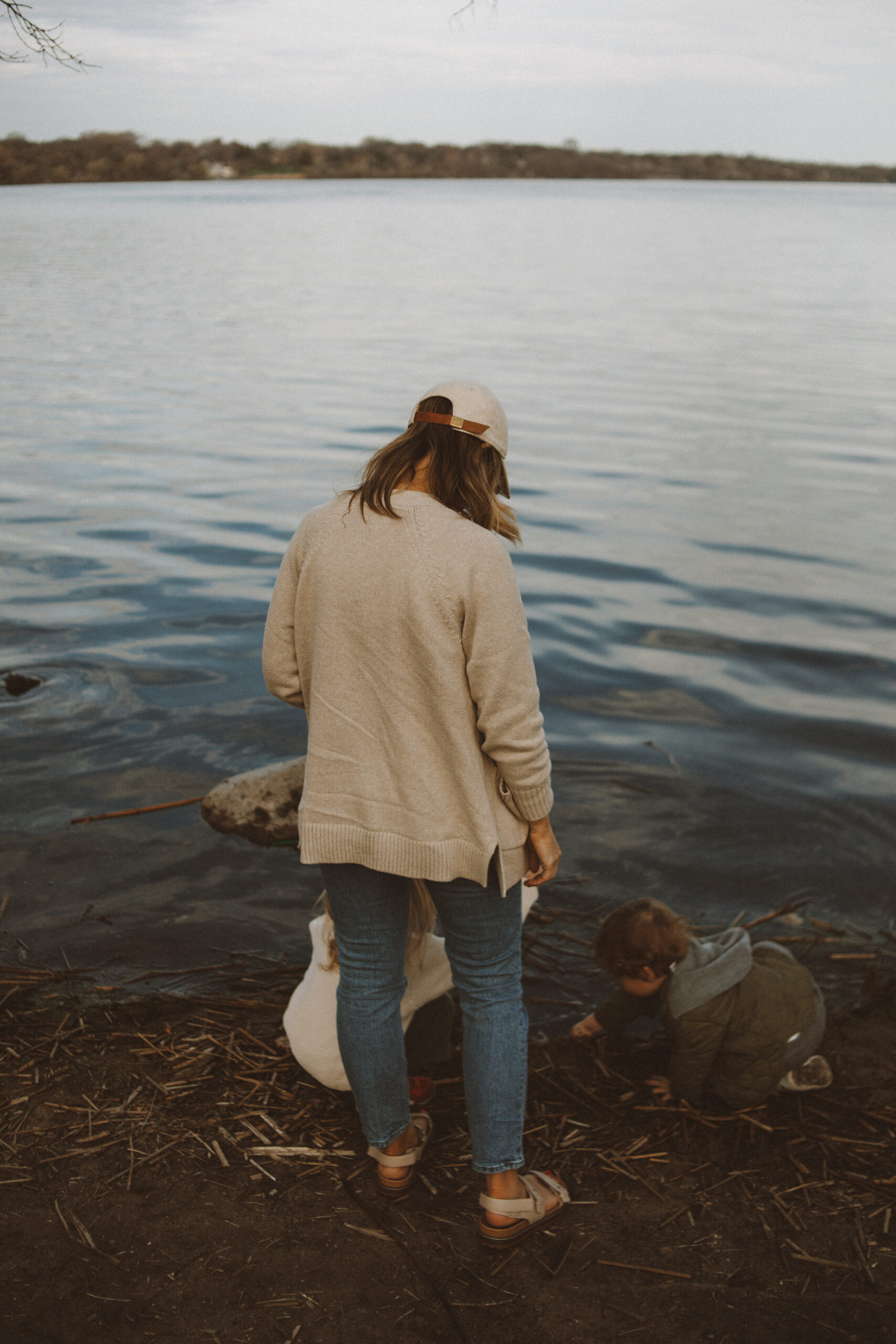 Karin Emily wears warm weather neutrals from the Gap