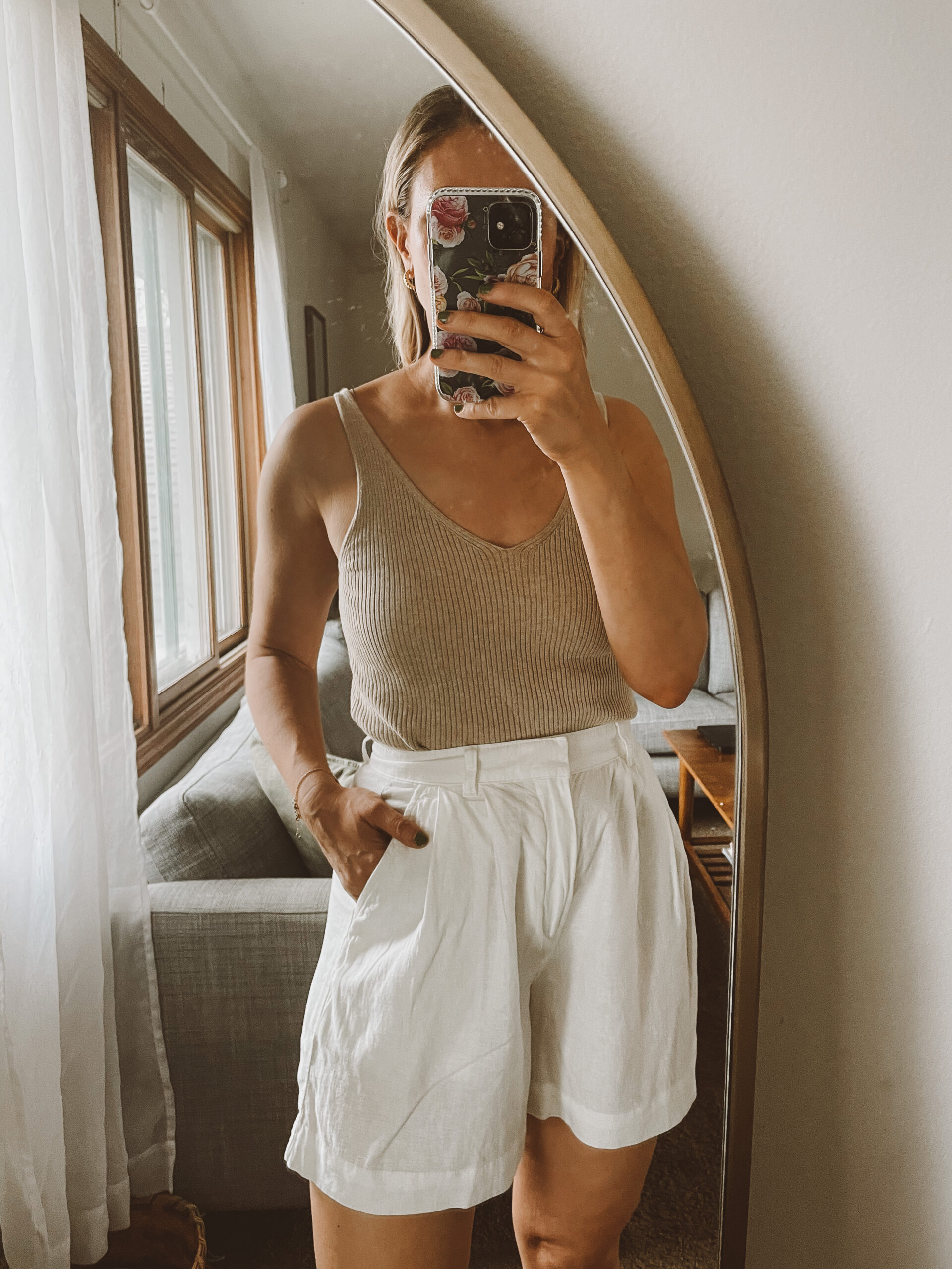 Karin Emily wears a pair of white linen shorts from the Gap