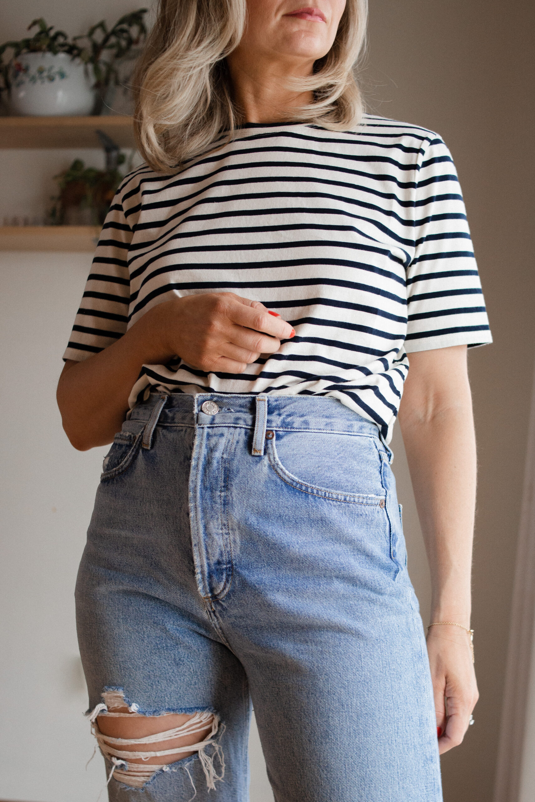 Karin Emily wears a pair of AGOLDE 90's straight jeans with a striped tee and brown sandals for her AGOLDE denim guide