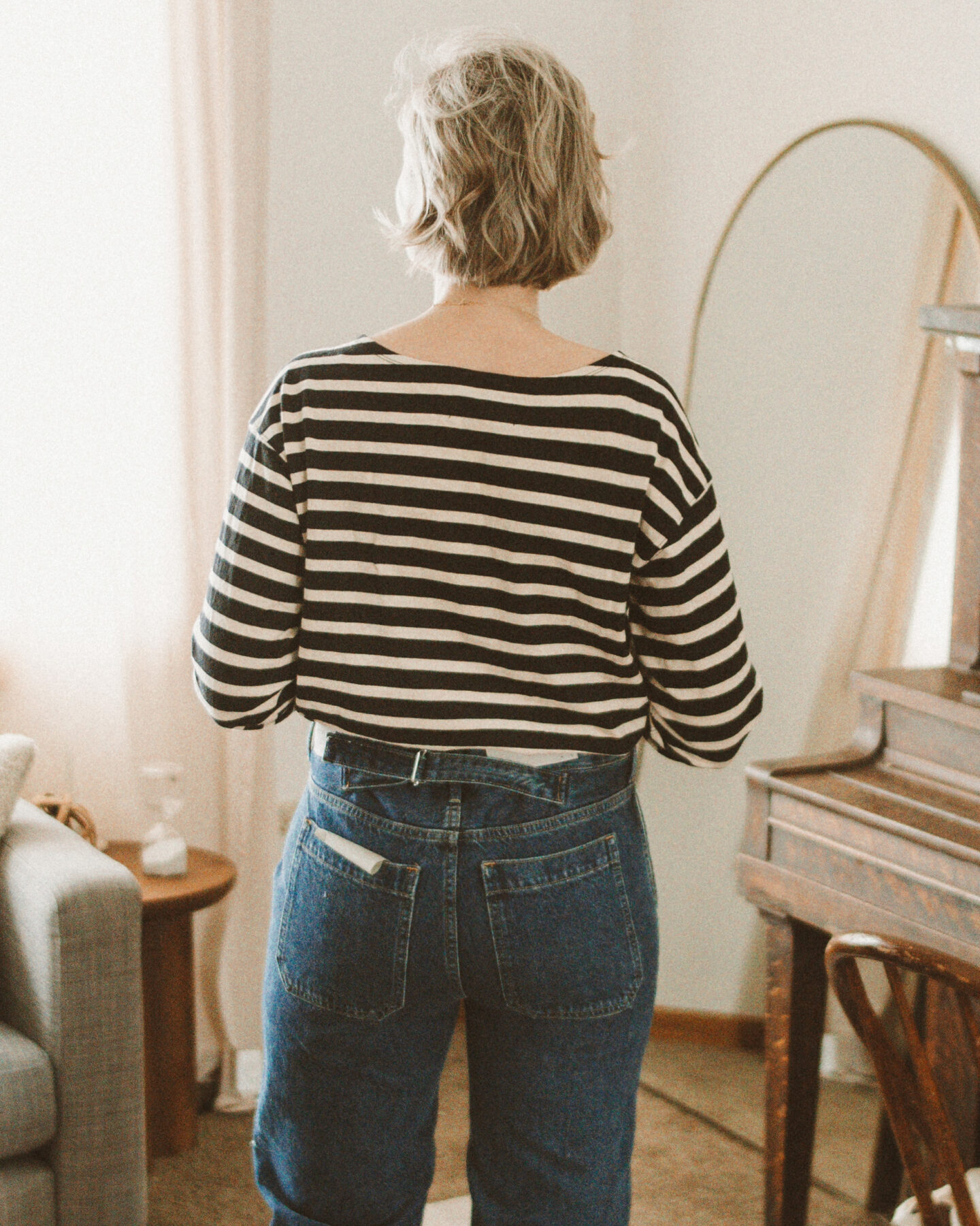 Karin Emily wears and reviews Everlane cinched waist jeans
