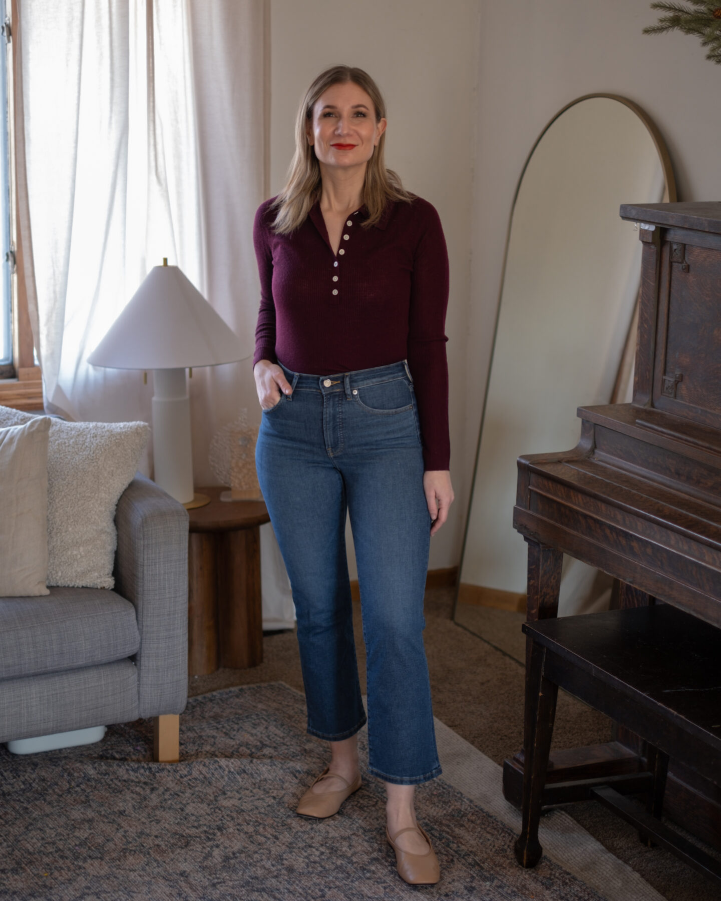 Karin Emily wears a pair of Everlane Denim as she tries them on for her Everlane Denim Review