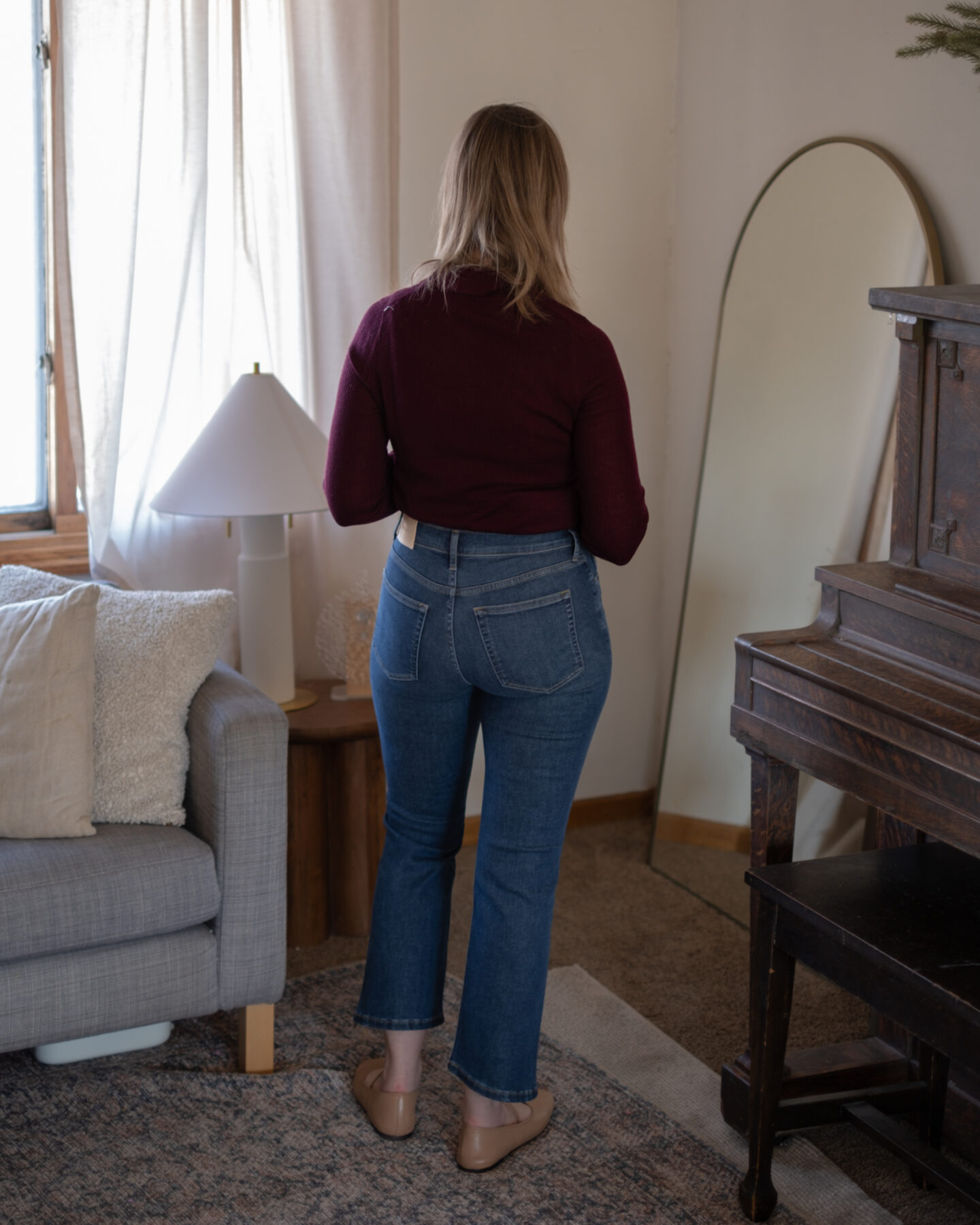 Karin Emily wears a pair of Everlane Denim as she tries them on for her Everlane Denim Review