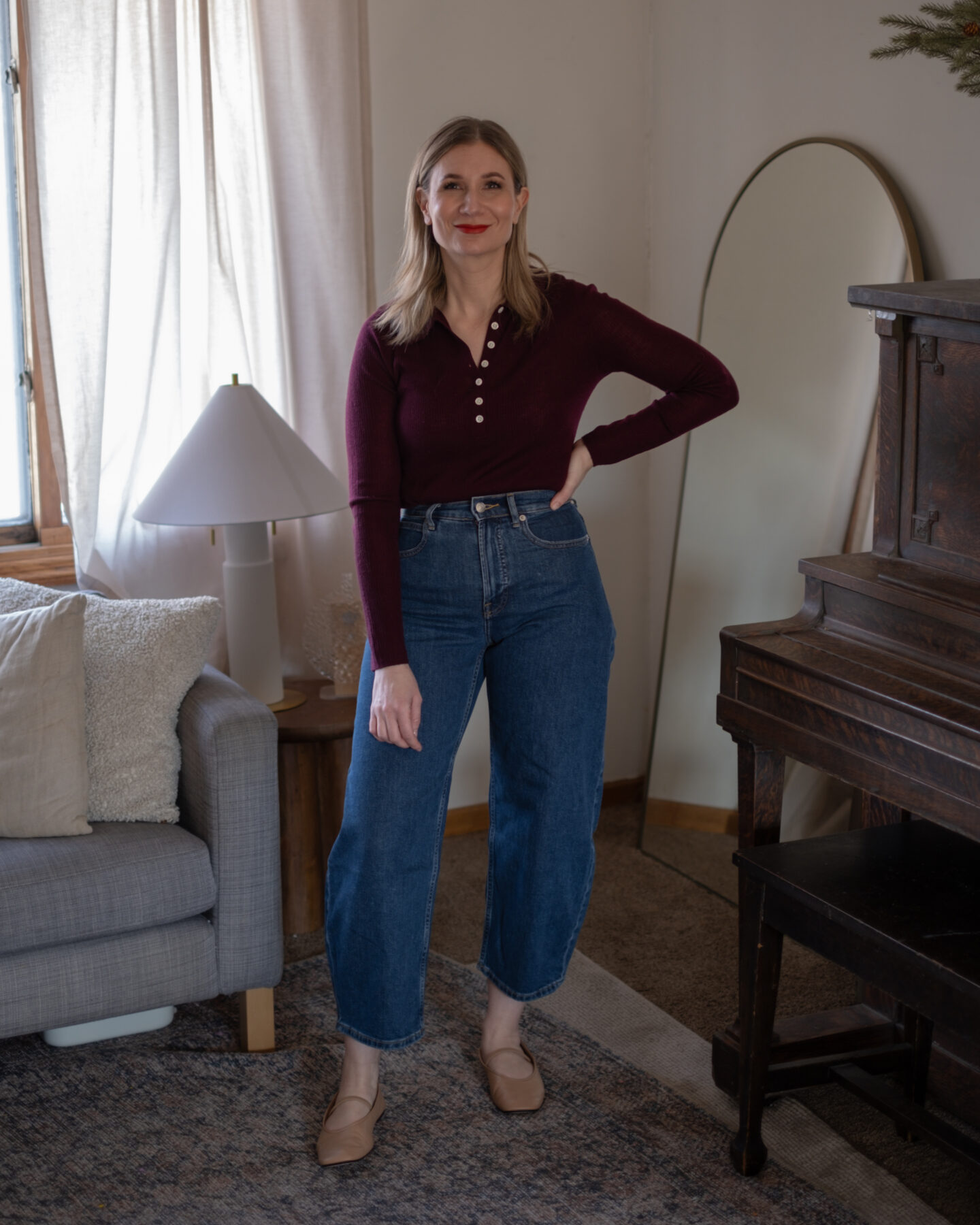 Karin Emily wears a pair of Everlane Denim as she tries them on for her Everlane Denim Review