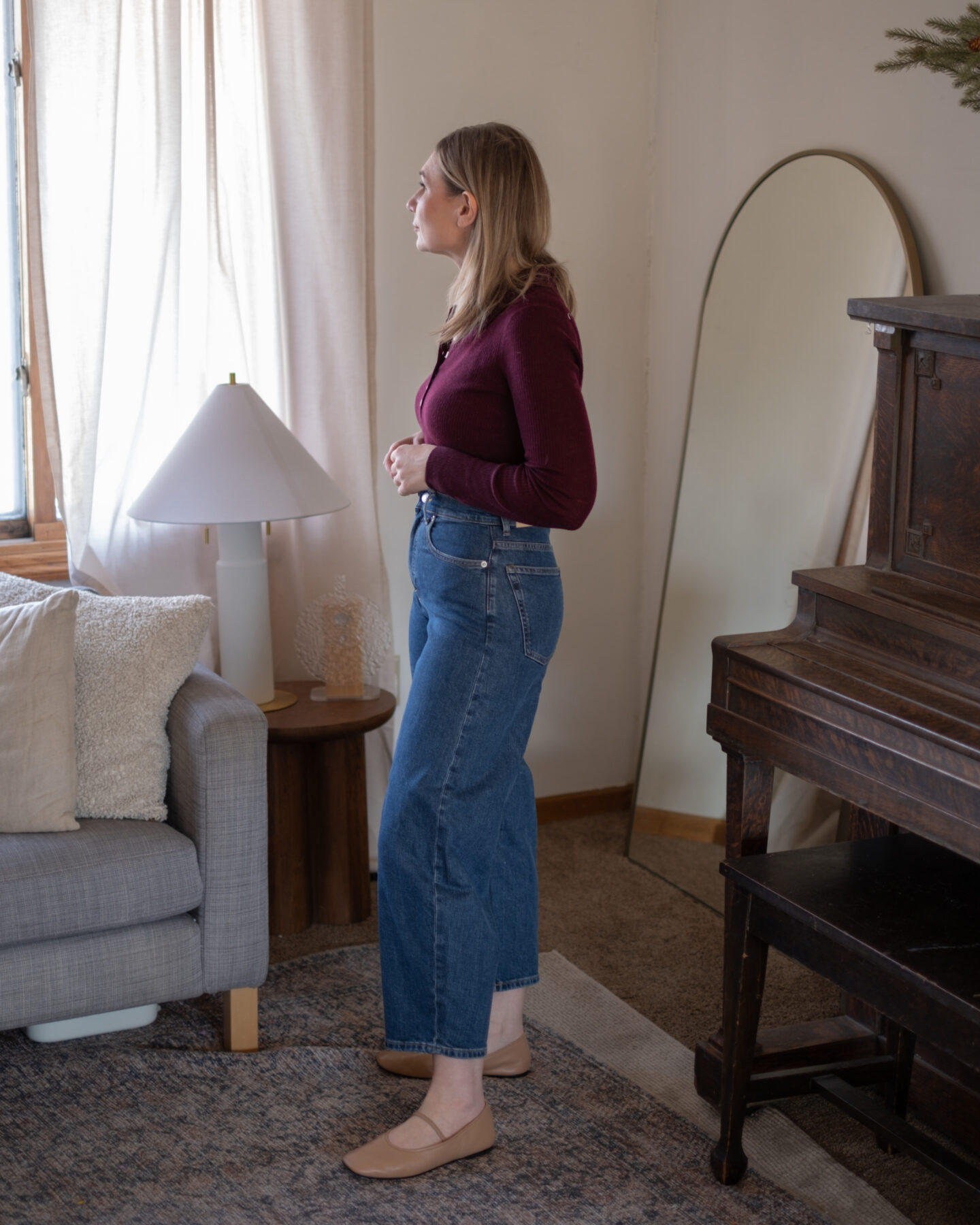 Karin Emily wears a pair of Everlane Denim as she tries them on for her Everlane Denim Review