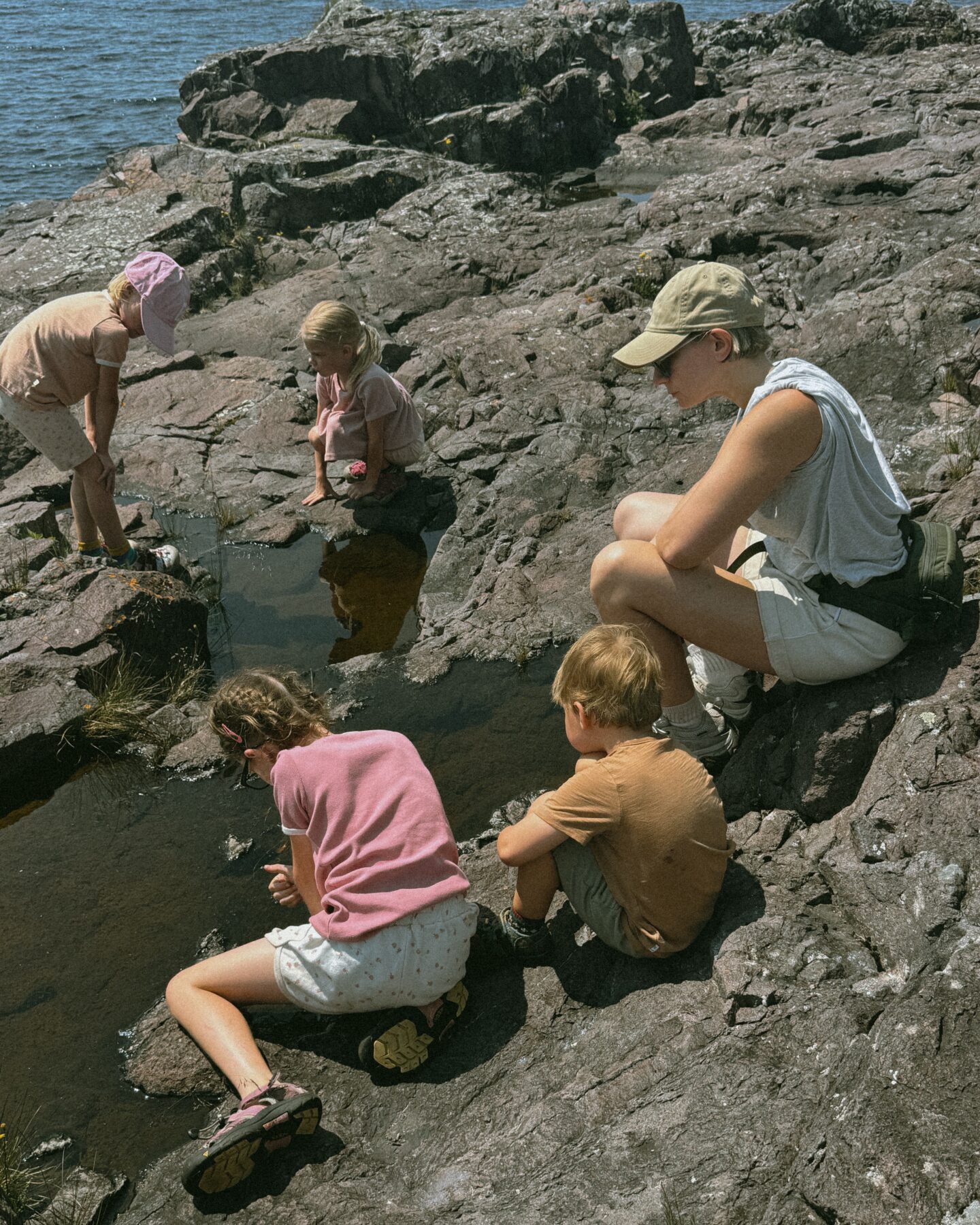 Karin Emily hikes with her kids on some cliffs in North Shore Minnesota wearing one of her athleisure summer uniforms 